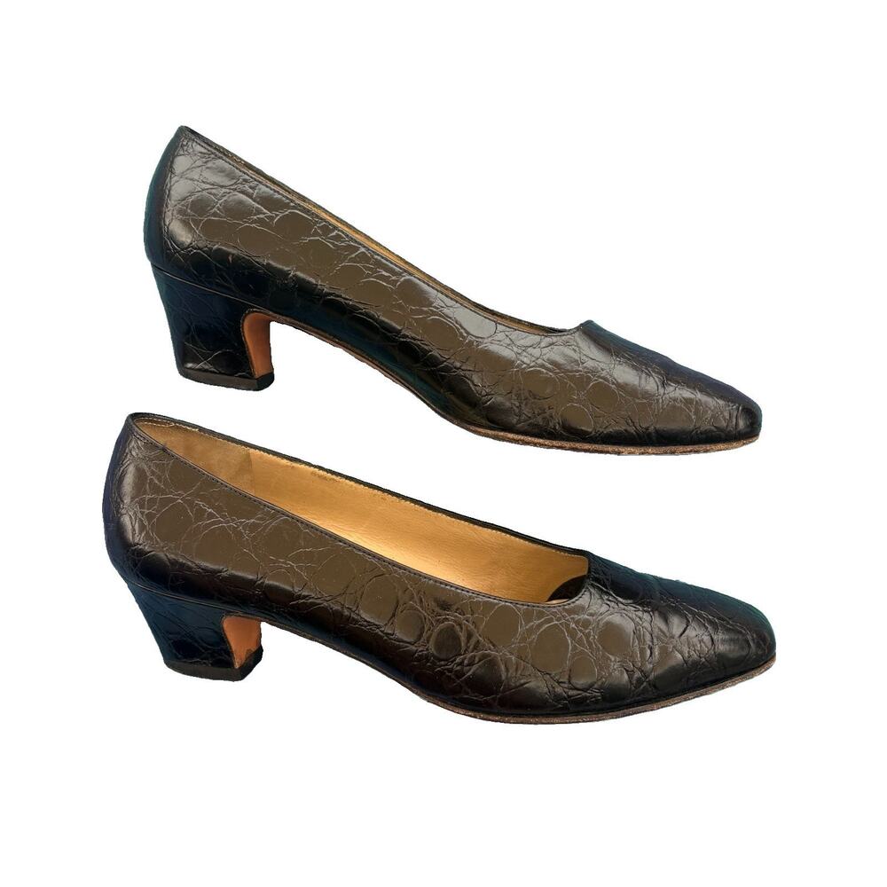 Salvatore Ferragamo women's Low heel black pump Size 6 B Made In ITALY Party